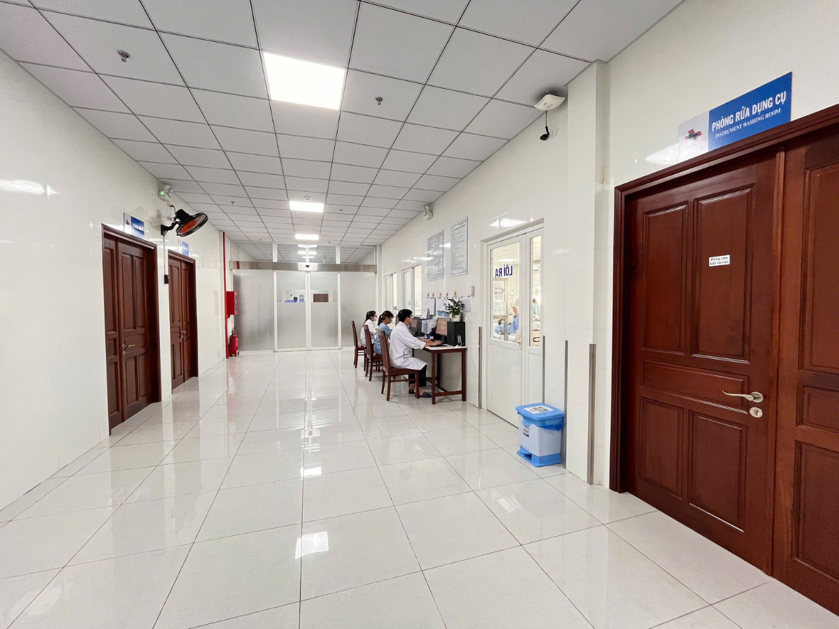 Hình 11: Khu vực hành lang và các phòng chức năng khang trang, sạch sẽ, chuẩn bị sẵn sàng đón tiếp bệnh nhân.